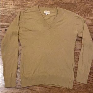 Burberry’s 100% cashmere v-neck sweater size 34”